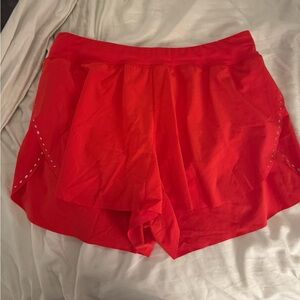 LULULEMON- find your pace high rise shorts 3in
LIKE NEW